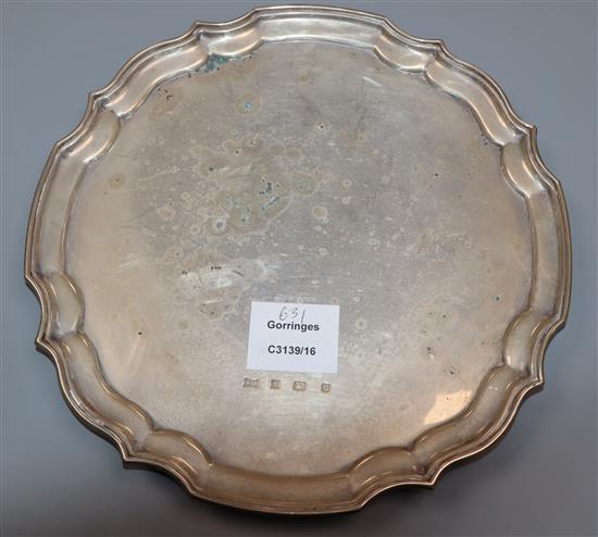 A small modern silver salver, Birmingham, 1988, 14.5 oz.